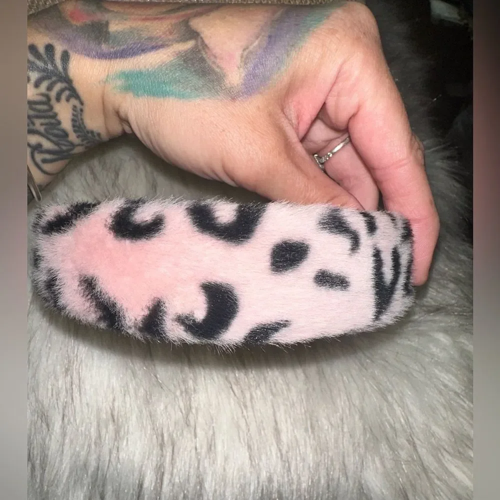 NWOT Faux Fur Leopard Headband In Pink & Black